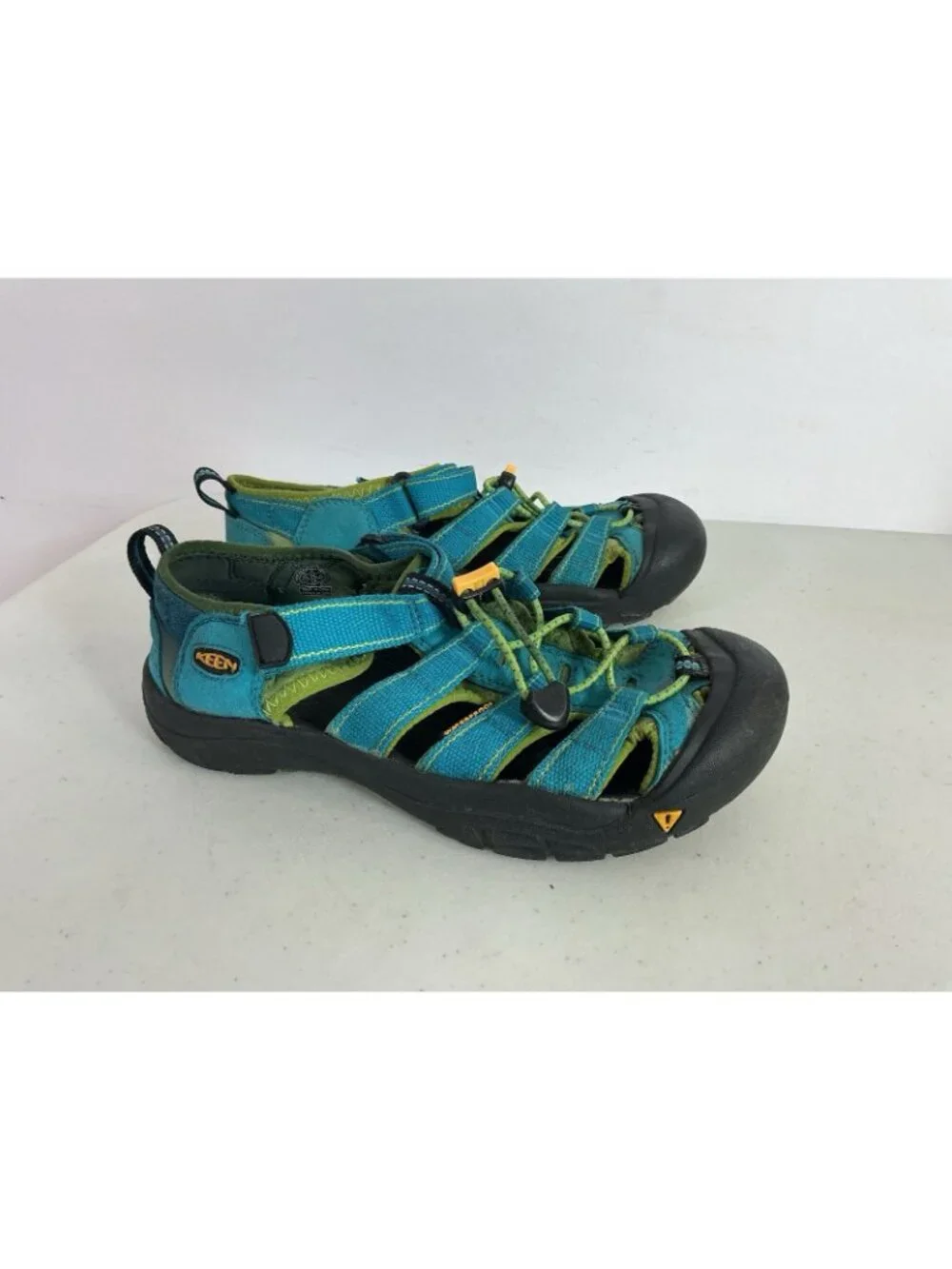 Keen Seacamp Sandals Closed Toe Big Kids Size 5
